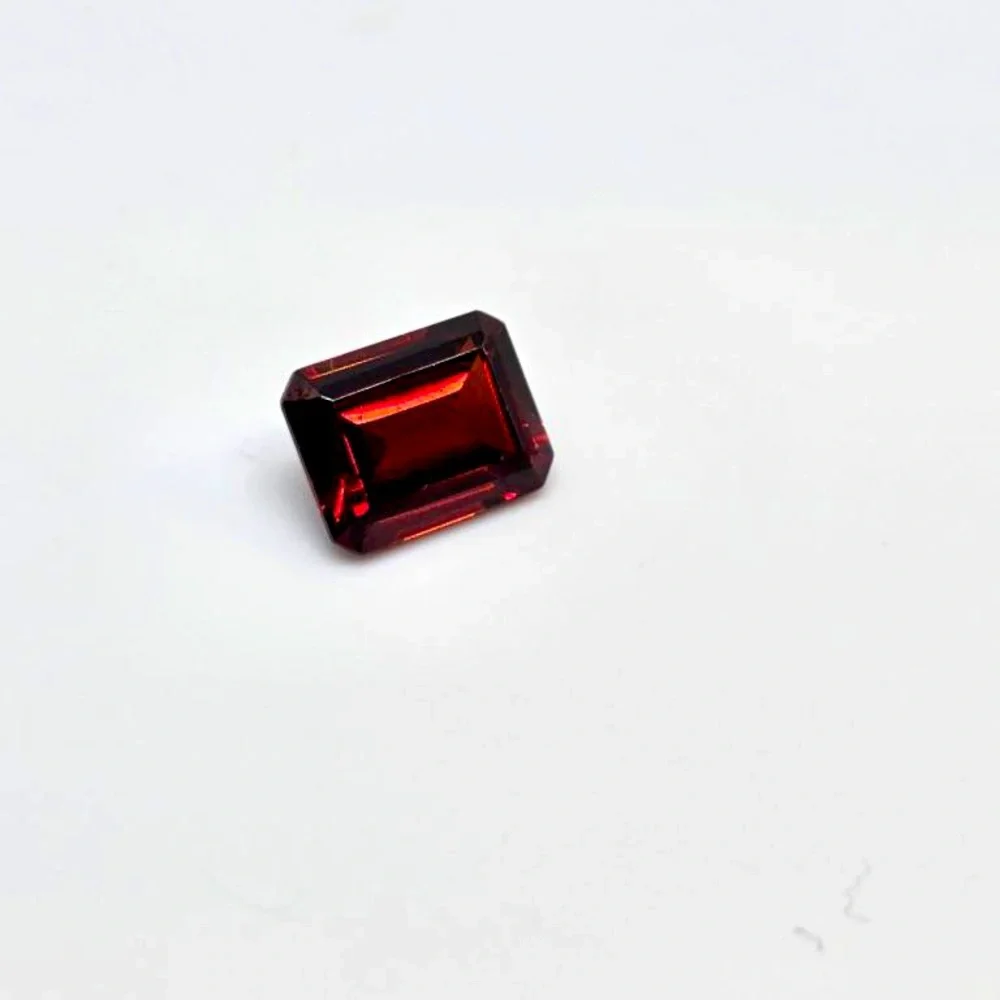 Natural Garnet Gemstone 3.2ct - Picture 2 of 3